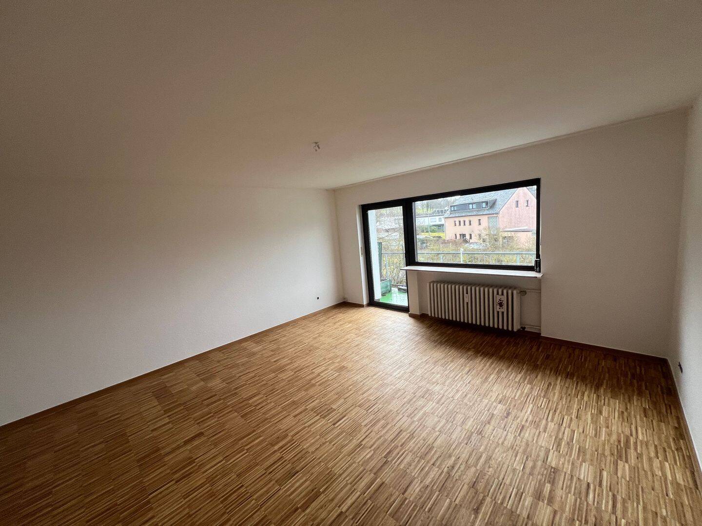 Renovierte 3 ZKB + Balkon Wohnung Ehrang Hintere Heide, 54293 Trier