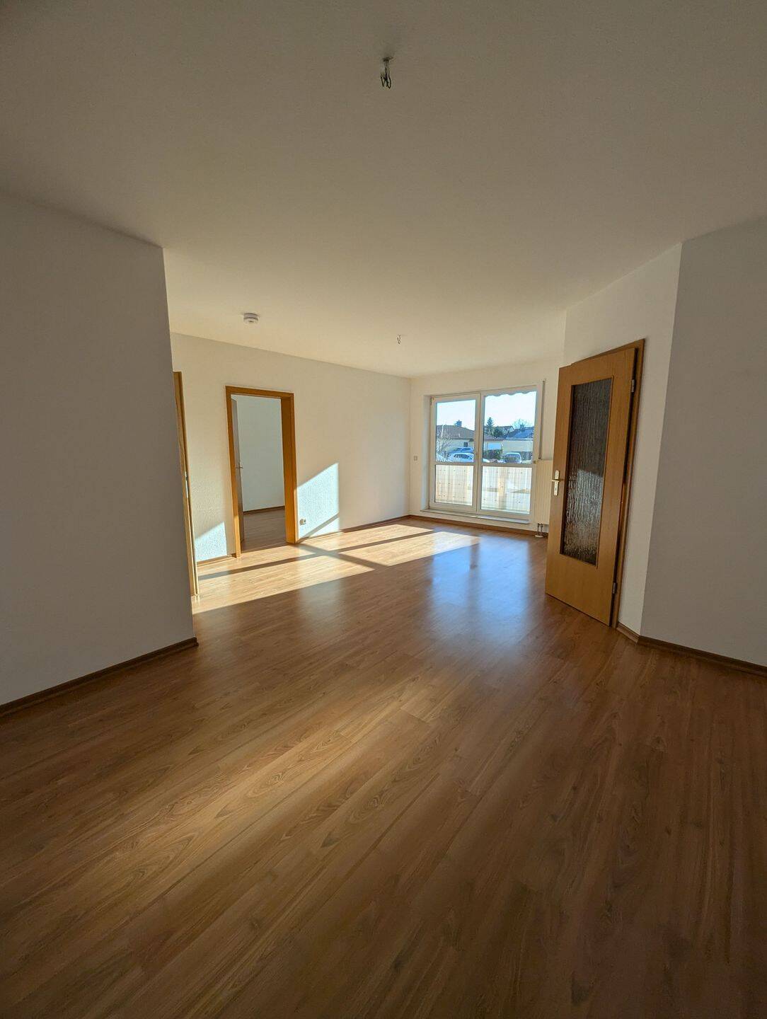 +++NEU+Schicke 2-R. Whg. +Tolles Wohnzimmer m. Balkon+Bad m. Wanne und Dusche!+++, 4509 Delitzsch