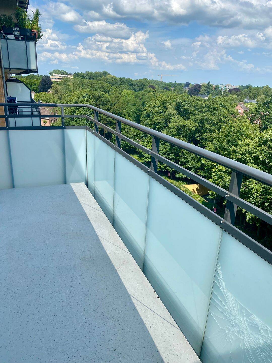 *** STELLINGEN ! * 15 MIN ZUM FLUGHAFEN ! * 2 ZIMMER DACHSTUDIO * SONNIGER GROSSER BALKON * EBK * DUSCHBAD ***, 22335 Hamburg (Hamburg-Nord Alsterdorf Fuhlsbüttel Groß Borstel Ohlsdorf)