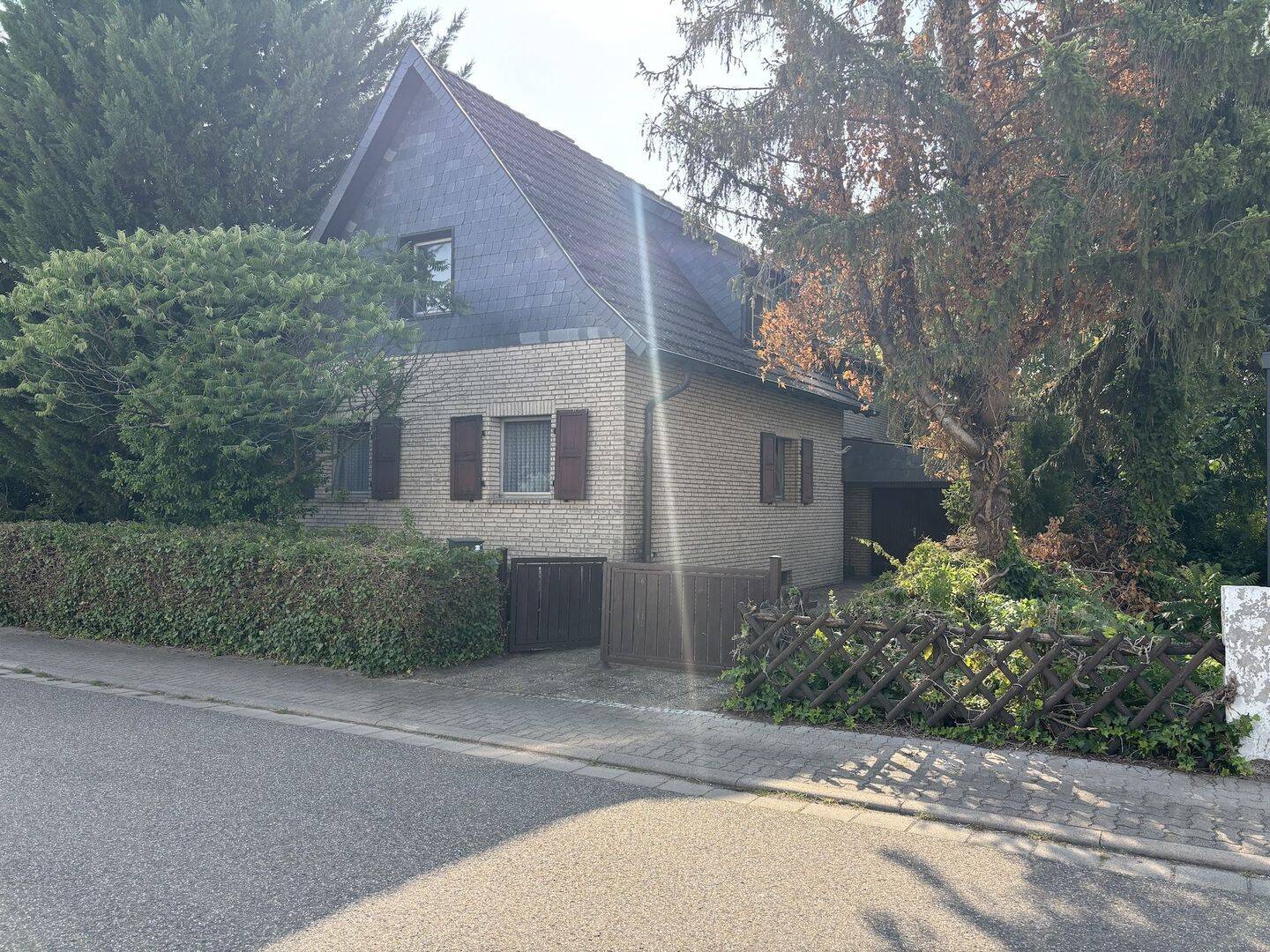 Freistehendes Haus mit 768 m² Grundstück – Sanierungsobjekt für Gestalter in Schifferstadt, 67105 Schifferstadt