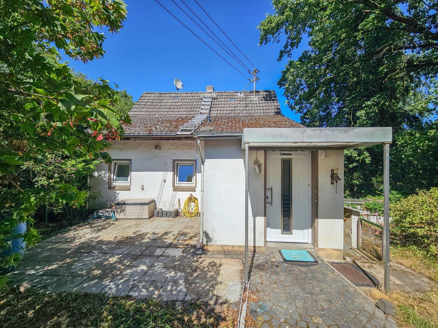 Handwerker aufgepasst! Kleines Wohnhaus auf großem Areal in Ortsrandlage bei Aegidienberg., 53604 Bad Honnef
