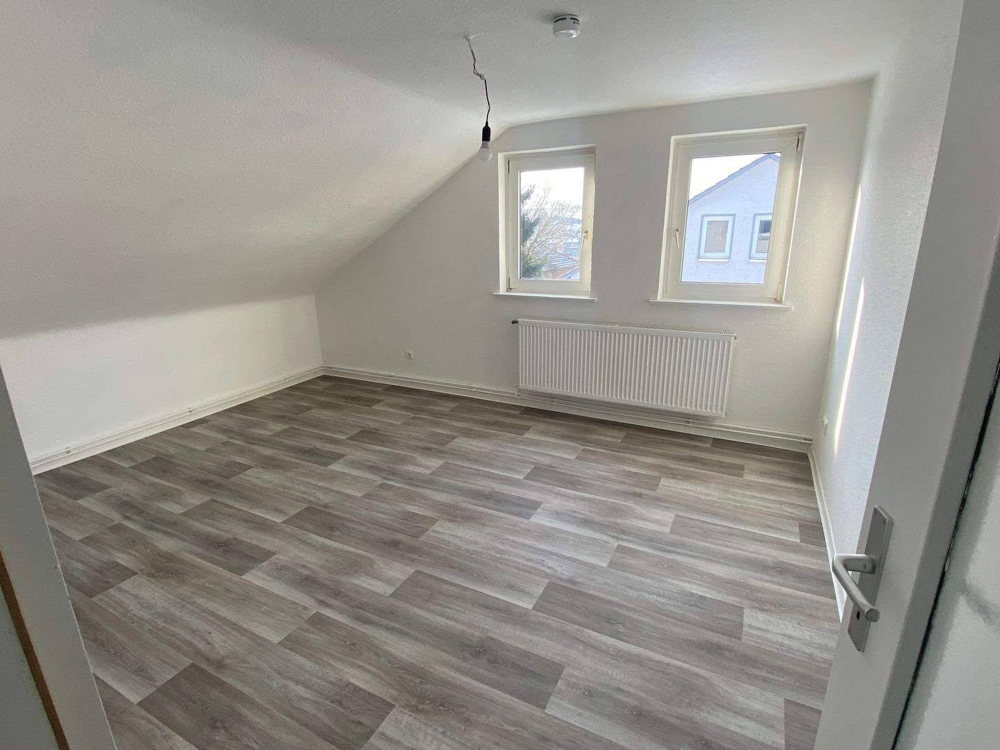 Ab 01.10. – Süße Dachgeschosswohnung für den netten Single, 38723 Seesen