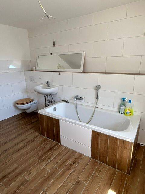Helle 3-Raum-Wohnung im 3. Obergeschoss mit modernem Bad und gepflegten Wohnräumen, 96515 Sonneberg
