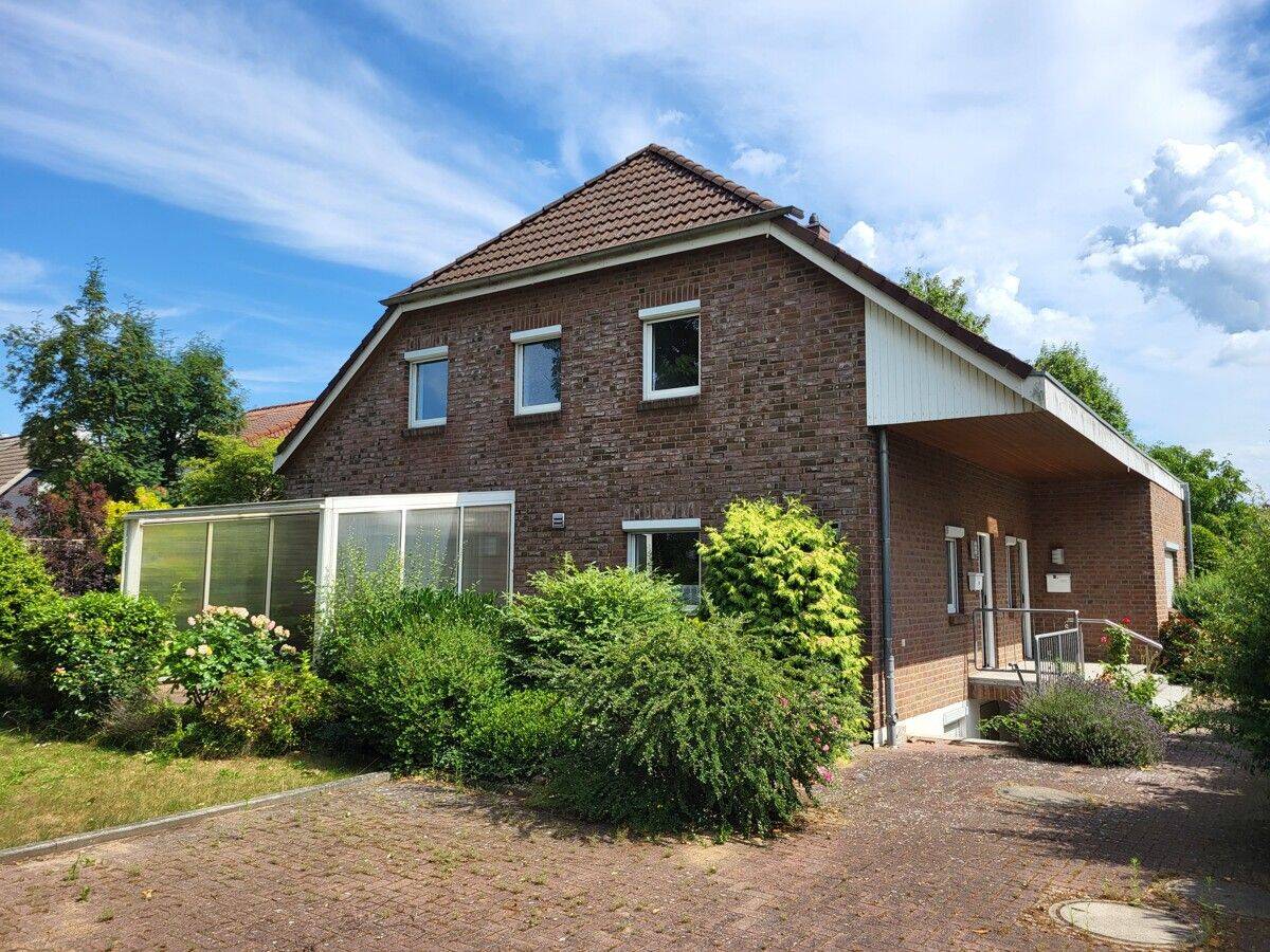 Bezugsfrei: Gepflegtes Zweifamilienhaus auf Eigenland in ruhiger Lage in St. Lorenz Nord/Dornbreite, 23556 Lübeck (Buntekuh Sankt Lorenz Nord Sankt Lorenz Süd)