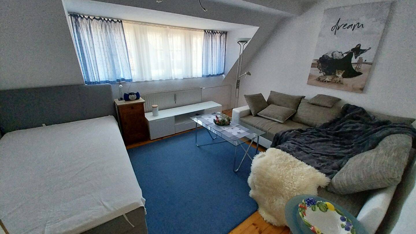 Gut möblierte 1,5 Zi-DG-Wohnung, 90480 Nürnberg (Gleißhammer Mögeldorf Tiergarten Weichselgarten Zerzabelshof)