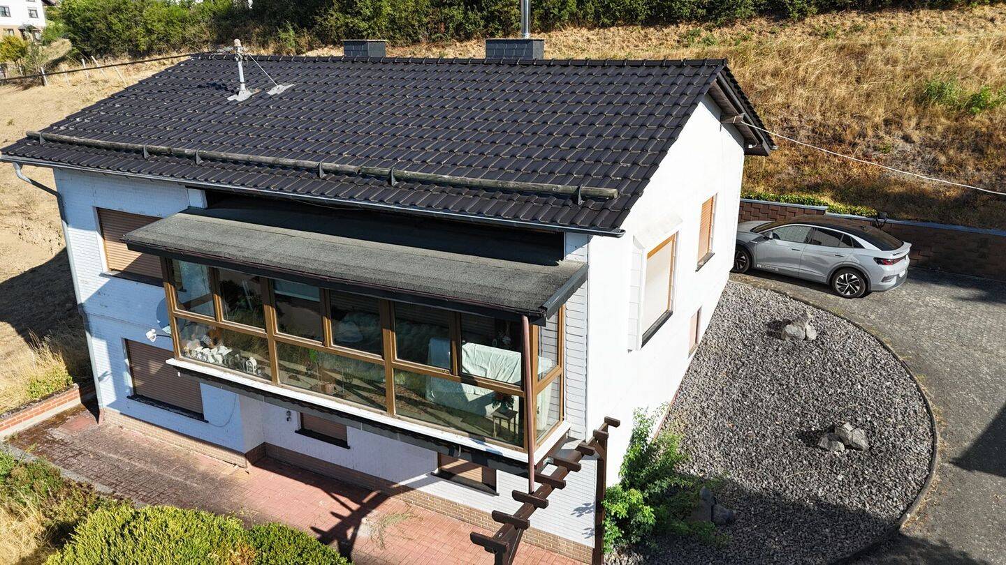 Einfamilienwohnhaus in toller Aussichtslage mit einem Gesamtgrundstück von rd. 2.888 m², 56767 Lirstal