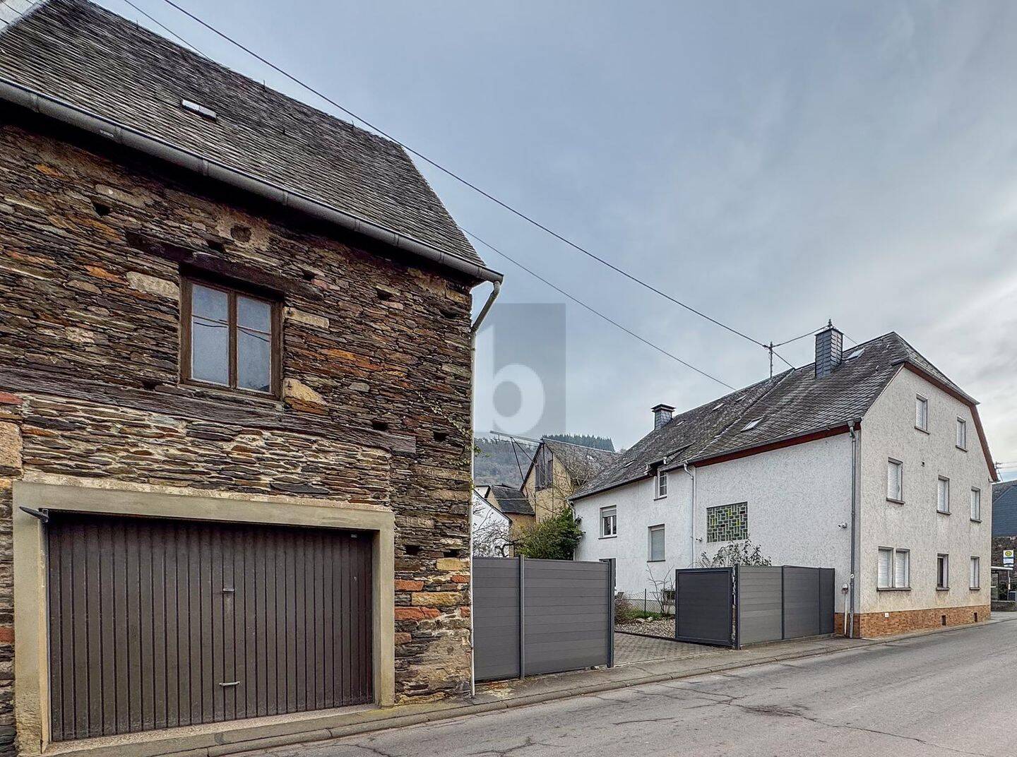 MODERNISIERTES HAUS MIT GROßEN HOF UND POTENZIAL, 54487 Wintrich