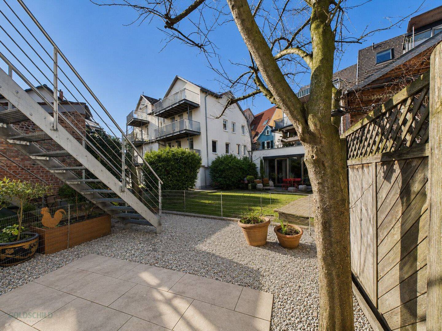 Familienglück im Zentrum – Modernes Stadthaus mit 6 Zi., Terrasse & Dachbalkon | Reutlingen, 72764 Reutlingen