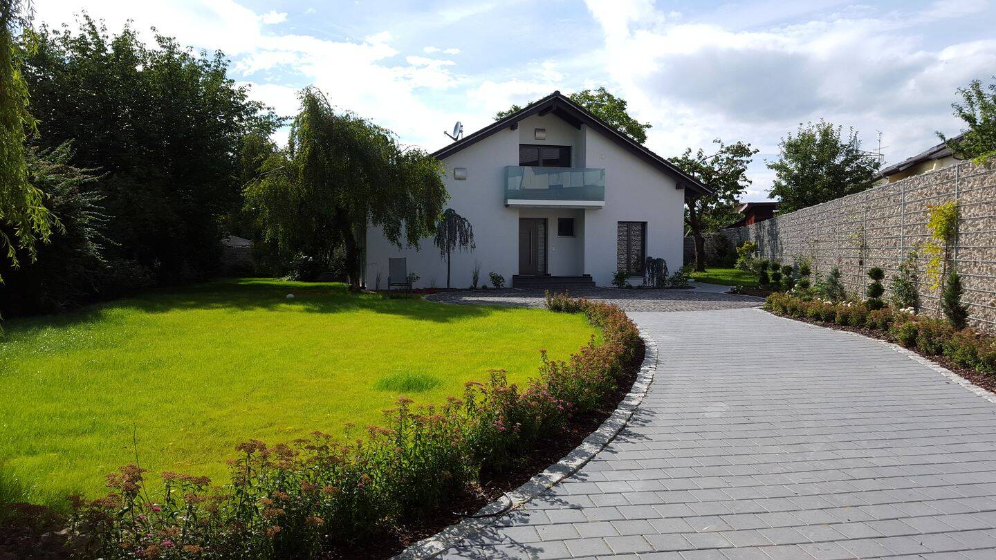 Stilvolles elegantes Einfamilienhaus + 2 Einlieger Apartments bietet einen exklusiven Wohnkomfort in 85101 Lenting, 85101 Lenting