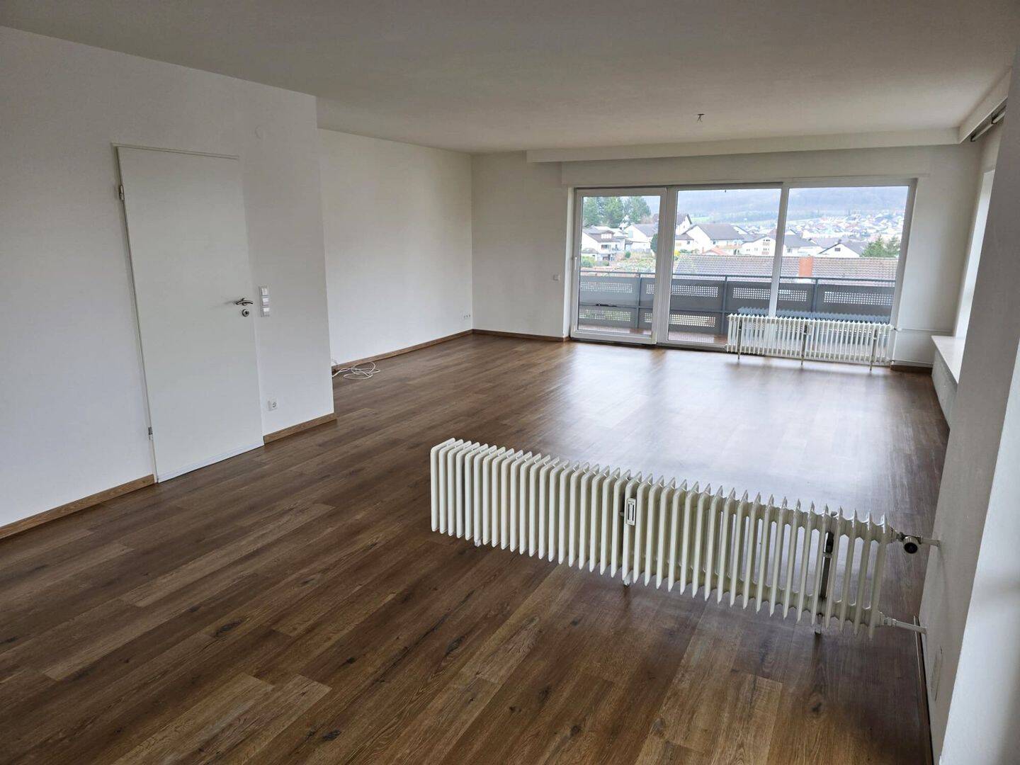 Modern renovierte 4-Zimmer-Wohnung mit 3 Balkonen und Garage in ruhiger Lage!, 69234 Dielheim