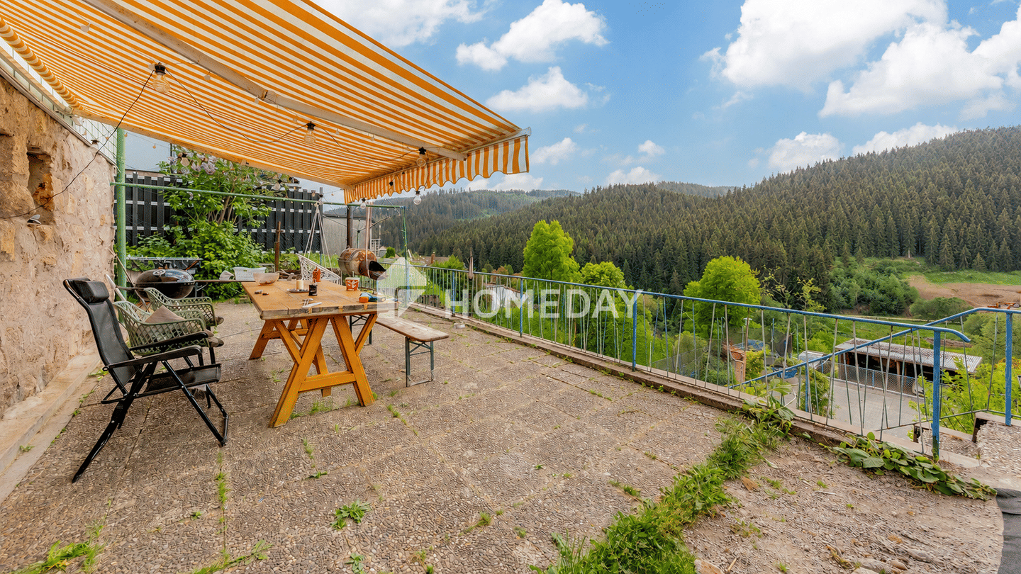 Kleines Einfamilienhaus mit schönem Ausblick und Garagen, 78147 Vöhrenbach