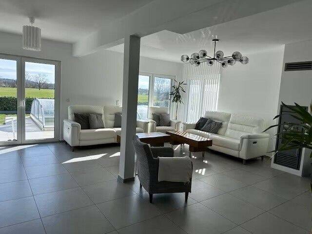Stadtvilla mit Pool und Alpensicht, Traumhaften Lage von Markdorf, 88677 Markdorf