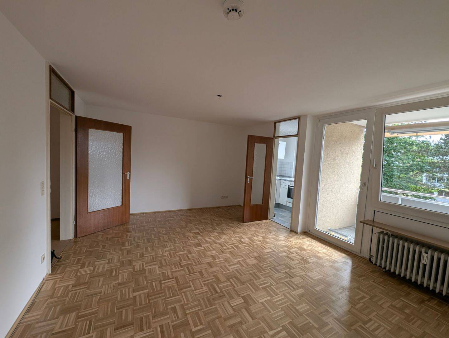 2 Zimmer – gepflegt, EBK, Parkett, Balkon, 2.OG, renoviert – von Privat, 90547 Stein