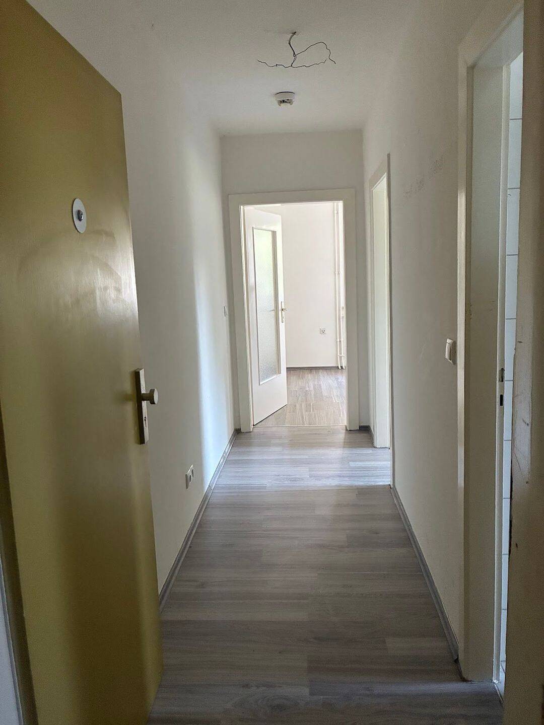 Endlich raus aus dem Elternhaus – modernisierte 2 Zimmer Wohnung, 38226 Salzgitter (Lebenstedt)