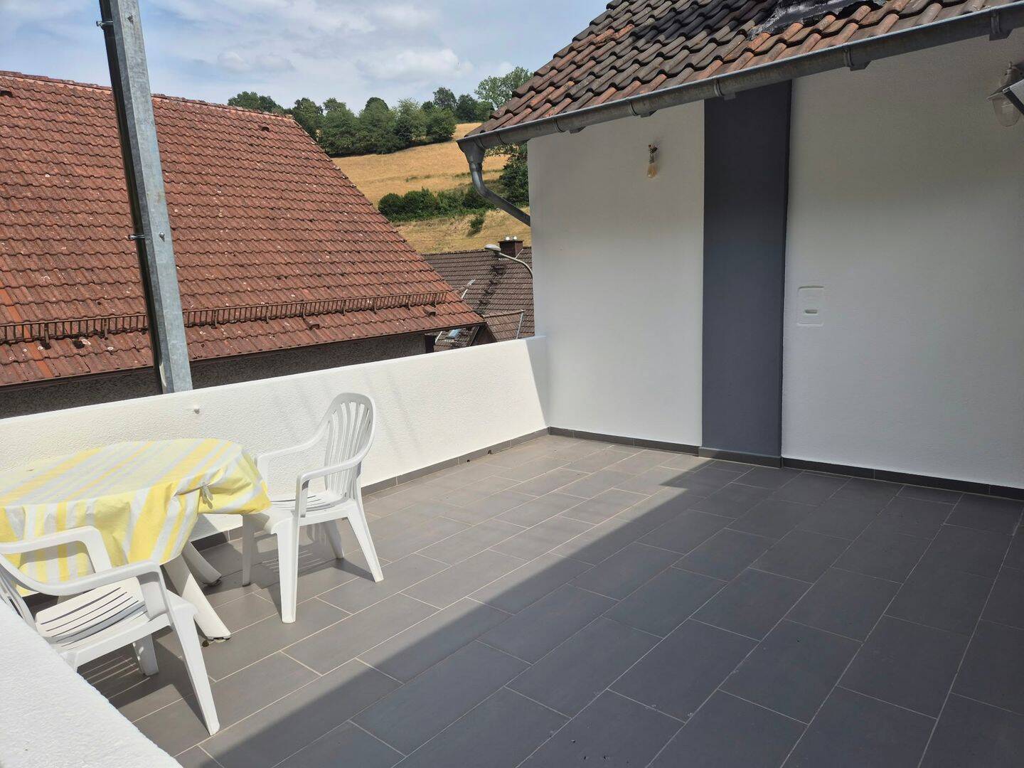 Moderne 2,5-Zimmer-Traumwohnung mit Terrasse & Garage in ruhiger Waldrandlage von Bann