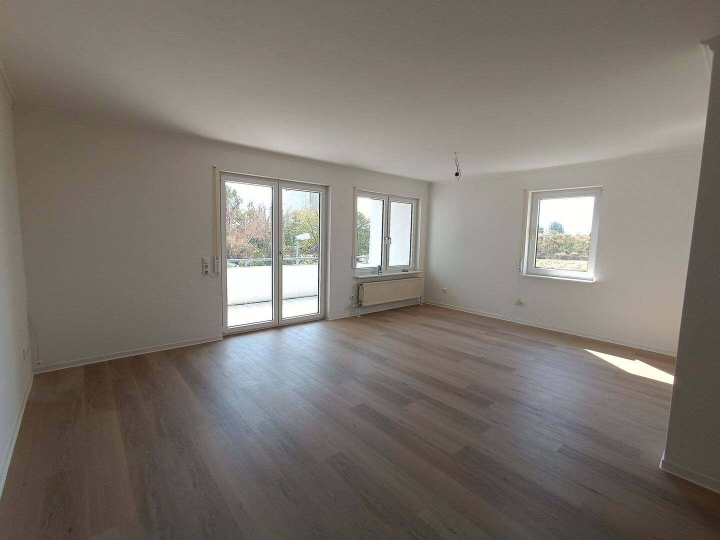 Neu renovierte 3-Zimmer-Wohnung mit Südbalkon & EBK in Großauheim, 63457 Hanau