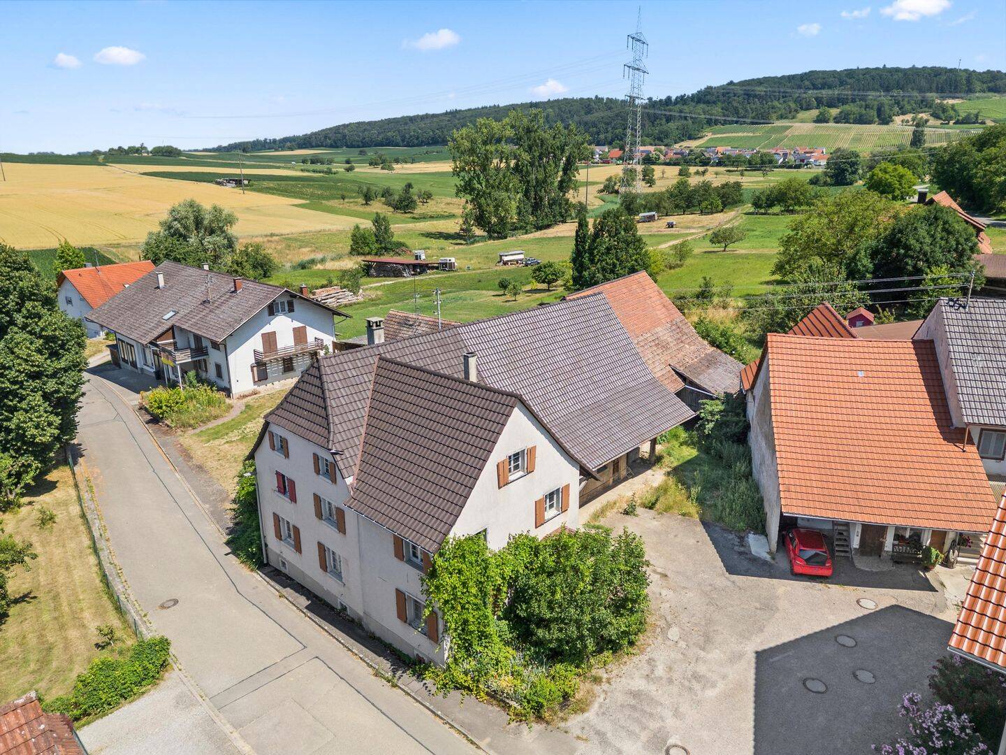 Historisches Wohnhaus mit Scheunen und weitläufigem Grundstück in Kandern, 79400 Kandern