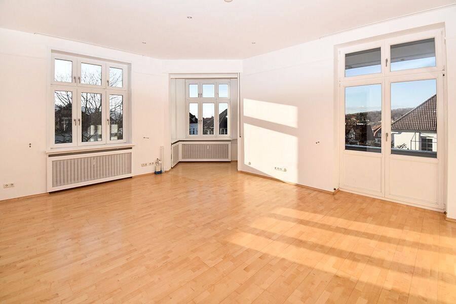 Wunderschöne, lichtdurchflutete 5-Zimmer-Wohnung mit 3 Balkonen in zentrumsnaher Lage!, 38667 Bad Harzburg