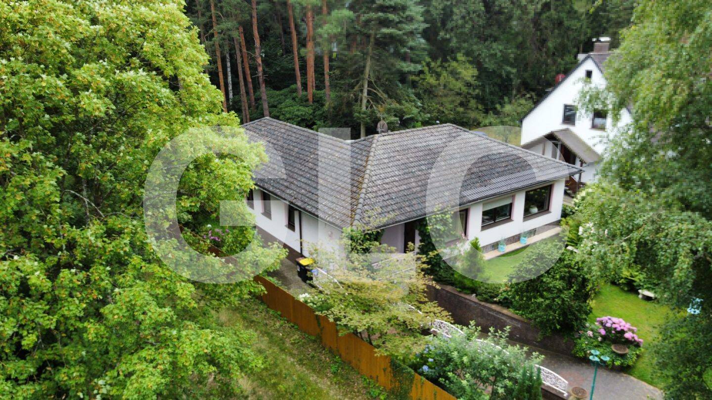 Wohnen, wo andere Erholung suchen – charmanter Bungalow auf großem Grundstück am Waldrand, 30938 Burgwedel