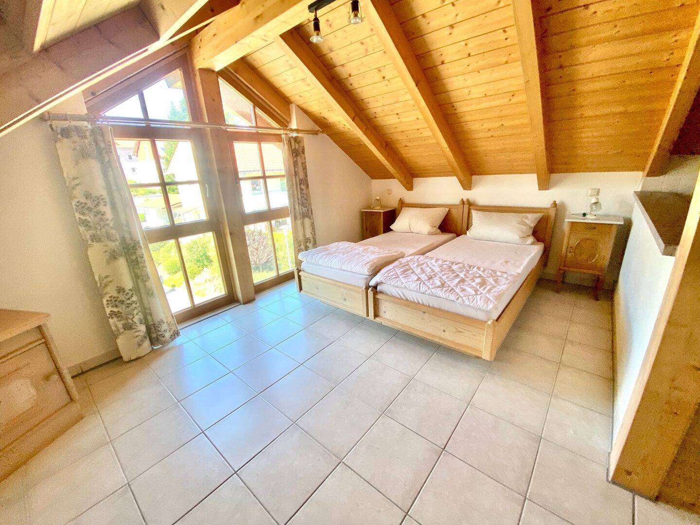 Helle 1 – Zimmer – Dachgeschoß Wohnung, 88161 Lindenberg i. Allgäu