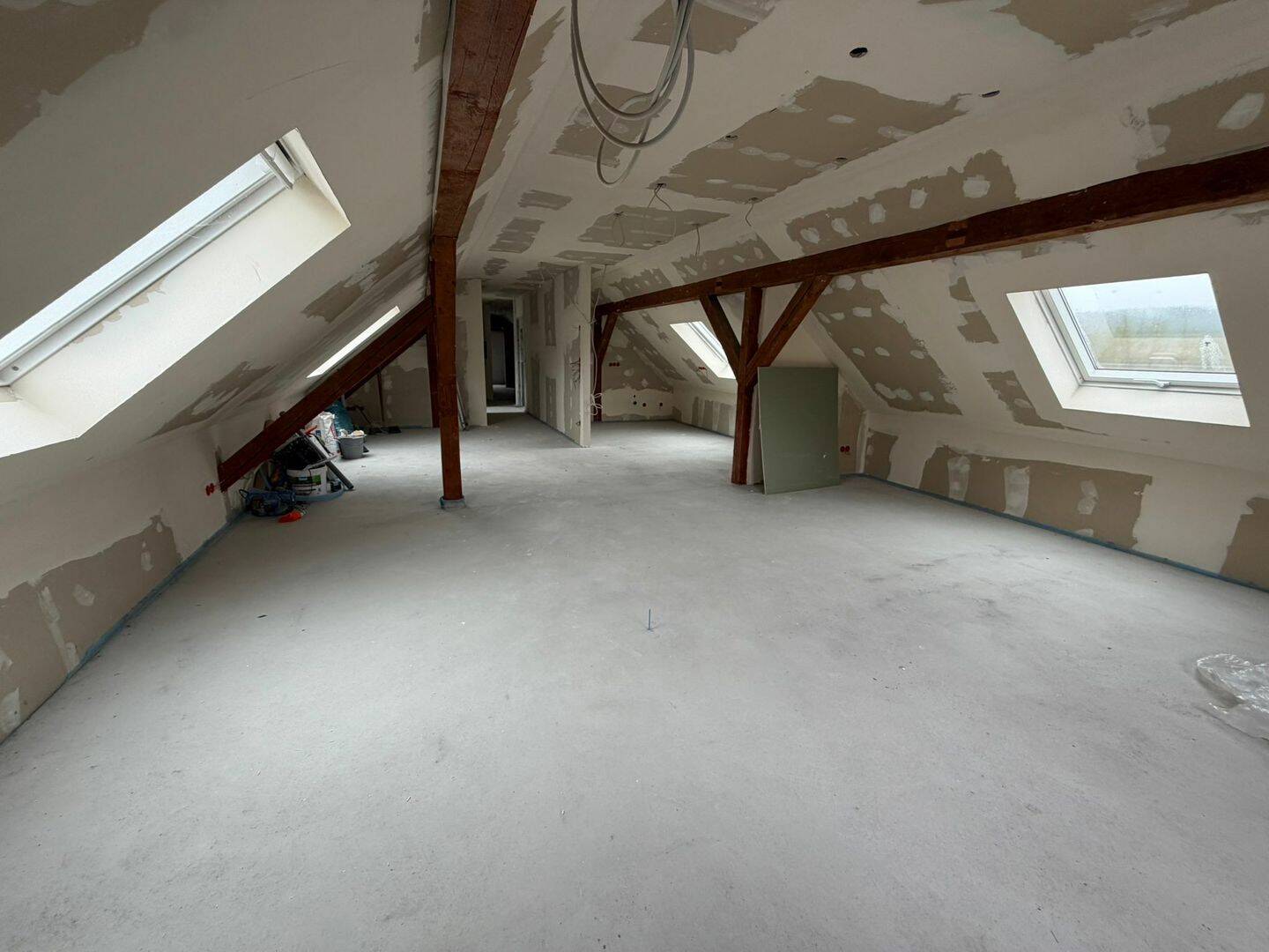 Lichtdurchflutete Dachgeschossfläche mit Charme und Ausbaupotenzial, 91245 Simmelsdorf