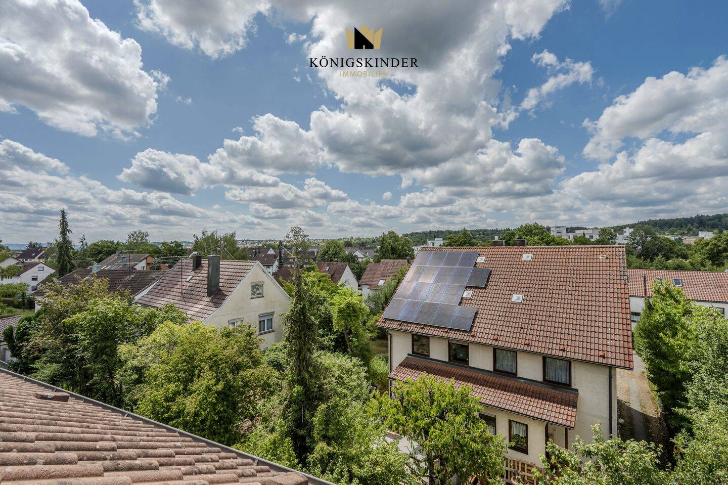 Sonnige Dachgeschoßwohnung mit Blick über Echterdingen mit einer Loggia, 70771 Leinfelden-Echterdingen