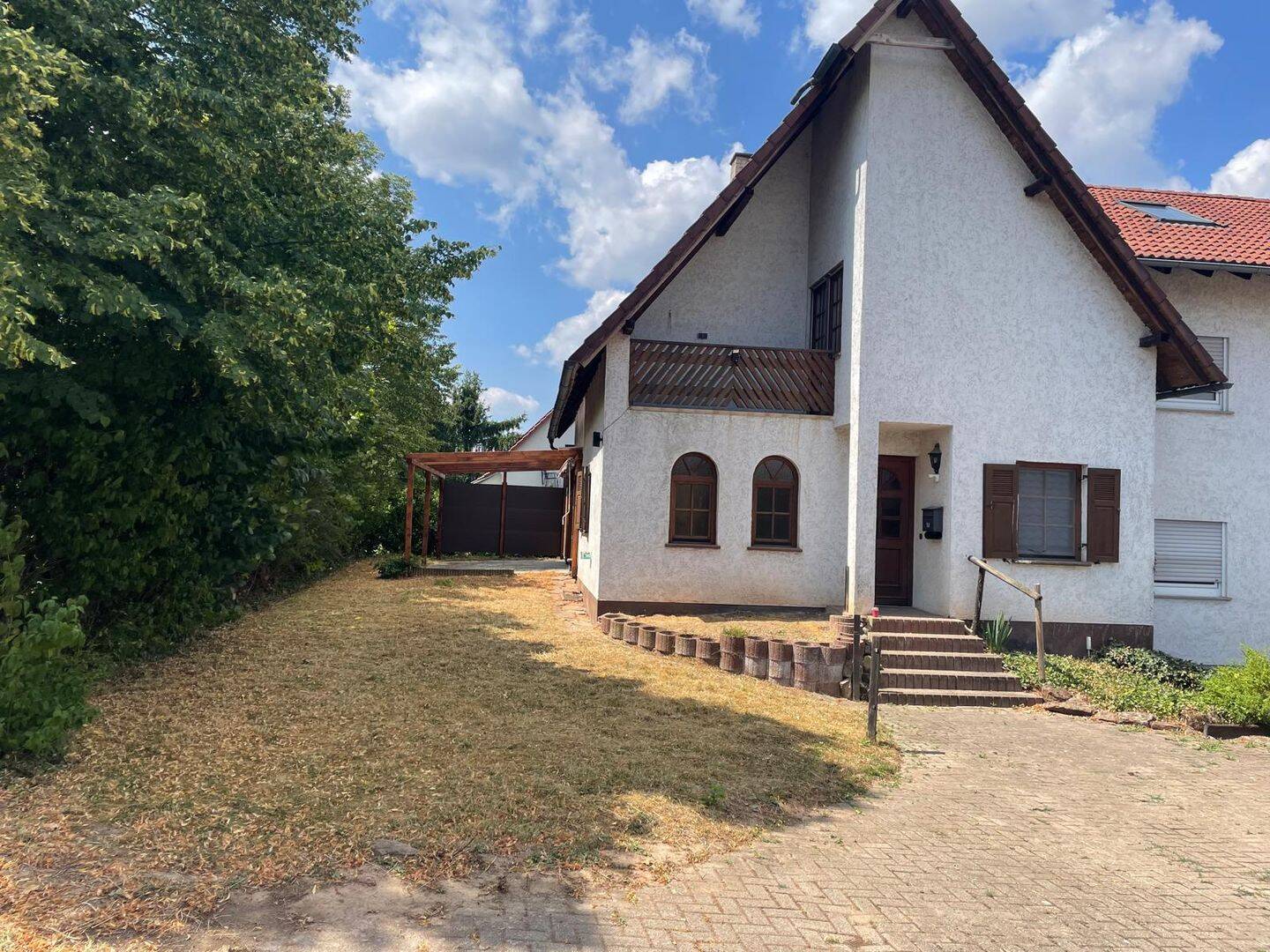 Südlich ausgerichtete Doppelhaushälfte mit Terrasse, Balkon und Doppelgarage, 67311 Tiefenthal