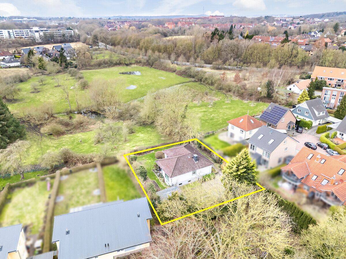 Winkelbungalow mit ausgebautem Vollkeller in direkter Feldrandlage mit Weitblick, 24145 Kiel