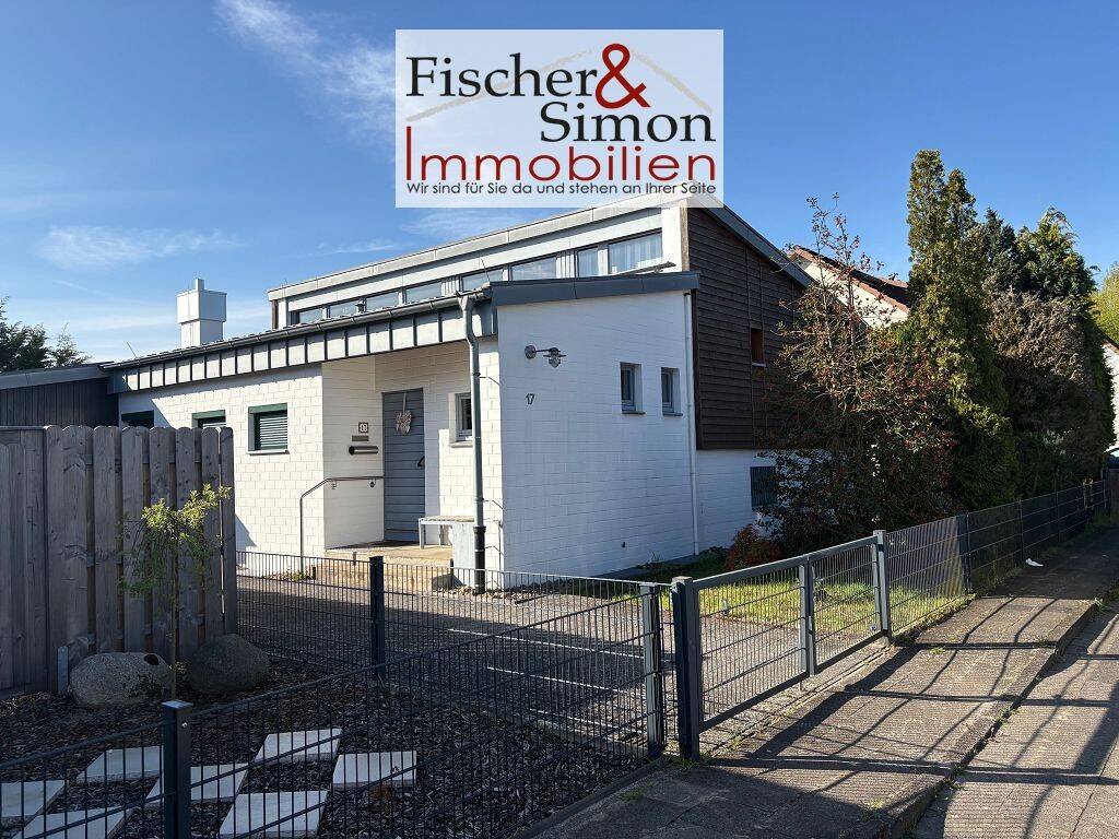 RESERVIERT-besonderes Architektenhaus auf mehreren Ebenen mit erneuertem, gedämmtem Zinkdach, 31582 Nienburg (Weser)