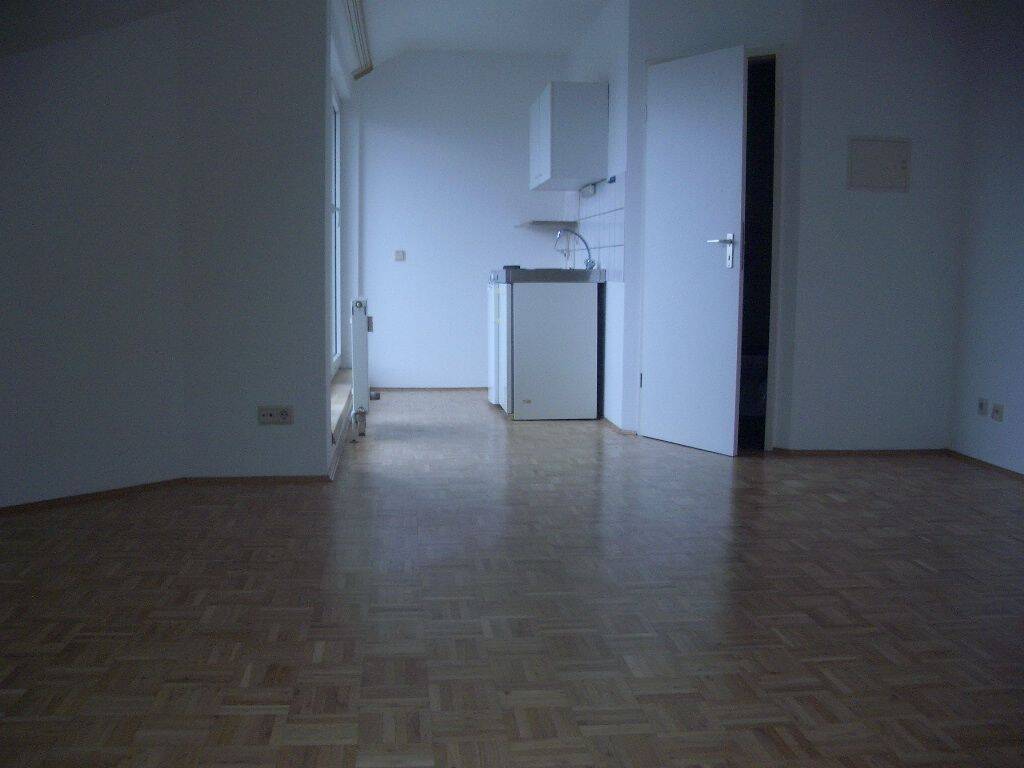 schönes helles Appartement mit Stellplatz, 66386 St. Ingbert (Sankt Ingbert)