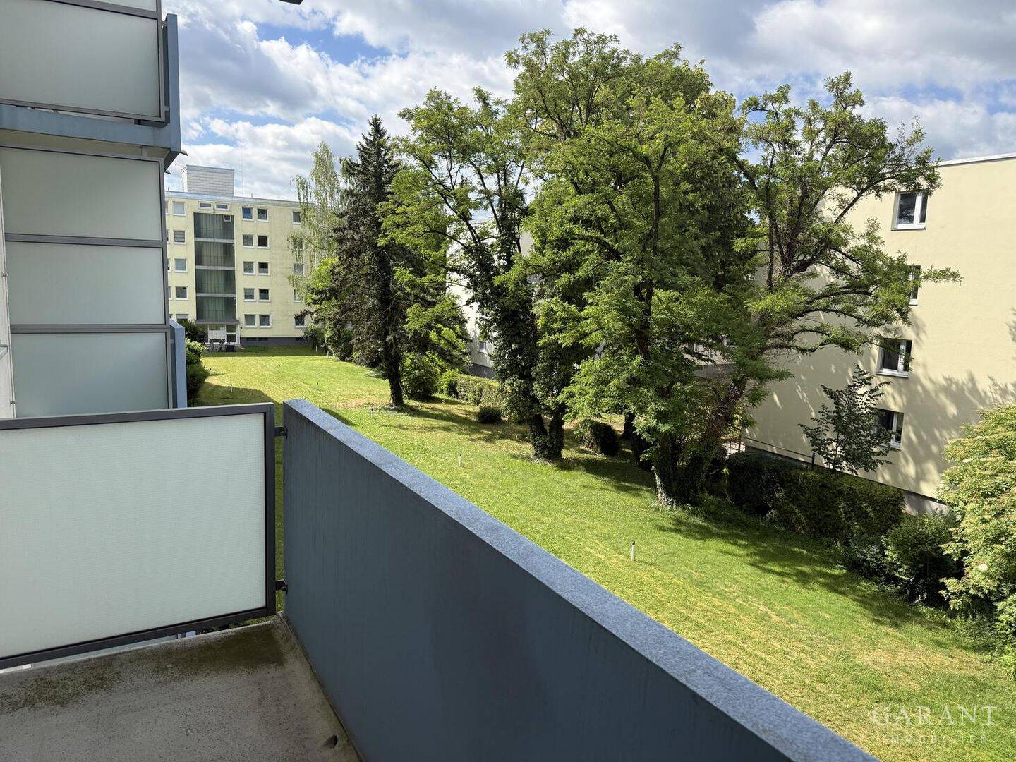 Helles Appartement mit Balkon und Blick ins Grüne – inkl. KFZ-Stellplatz, 82110 Germering