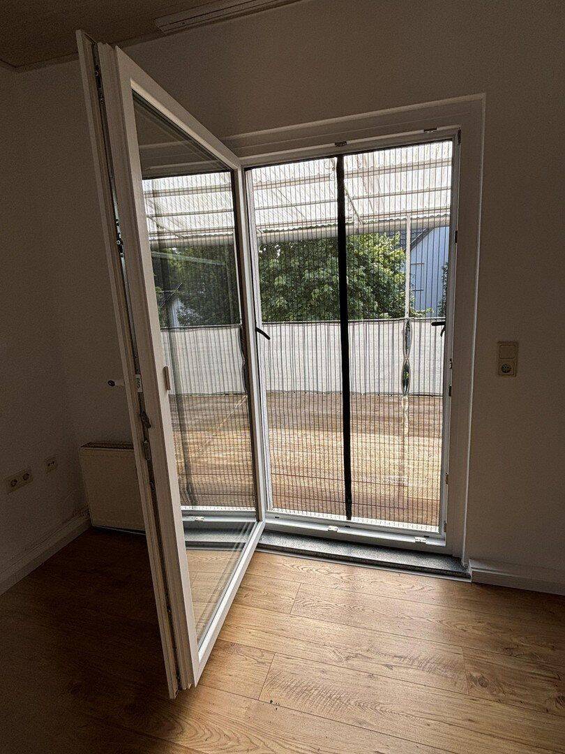 3 Zimmer, überdachter Balkon, ruhiges Haus, EBK, Tageslichtbad mit Wanne und Dusche, 31226 Peine