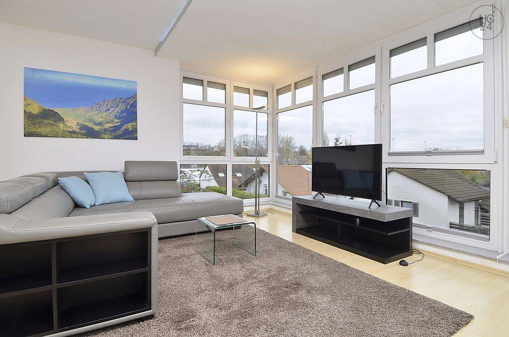 Hochwertig möblierte 4-Zimmer Wohnung mit Duplex Garage in Wiesbaden