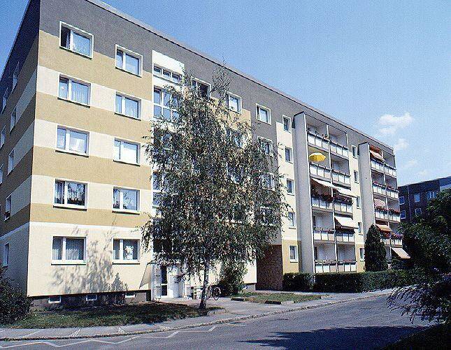 Ihre neue Wohnung: günstig geschnittene 4-Zimmer-Wohnung mit Balkon!, 1257 Dresden (Großzschachwitz Leuben Lockwitz Niedersedlitz)
