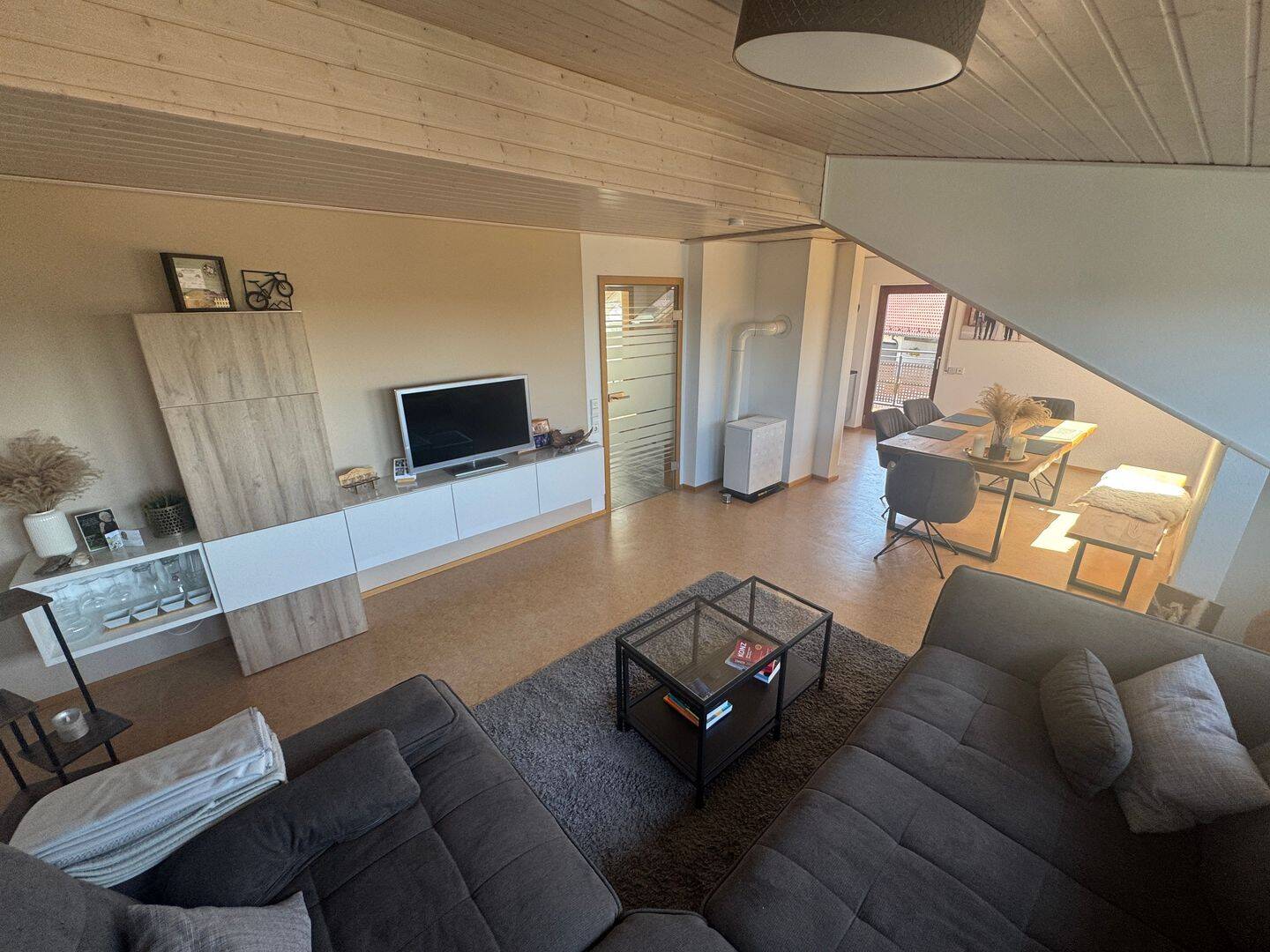 Klimatisierte 3-Zimmer-Dachgeschosswohnung, 79 m², Balkon, Gäste-WC – provisionsfrei, 88487 Mietingen
