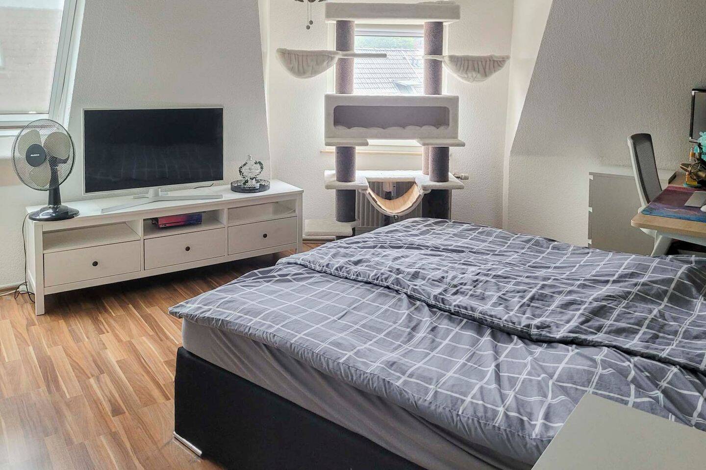 Solide Investition mit Zukunft – Gepflegte Dachgeschosswohnung in familienfreundlicher Lage, 45307 Essen (Kray Leithe)