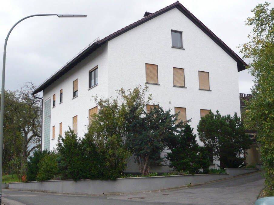 Familienfreundliche 5-Zimmer-Wohnung mit Balkon, Garage, Stellplatz und Dachboden in Bischberg-Trosdorf, 96120 Bischberg