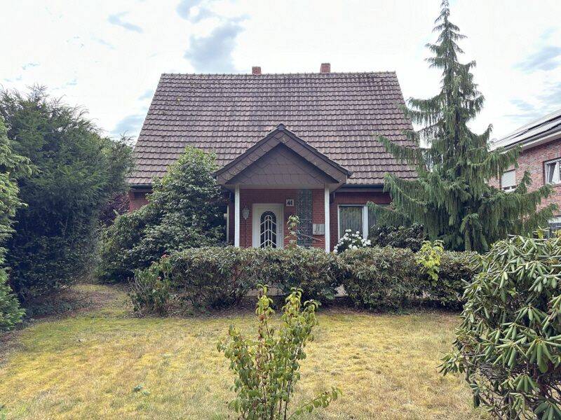 Gepflegtes Wohnhaus mit großzügigem Grundstück (ca. 4.000 m²) in Twist, 49767 Twist