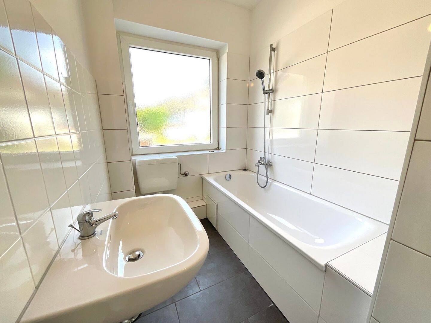 Frisch renovierte Erdegschosswohnung, 46236 Bottrop (Stadtmitte)