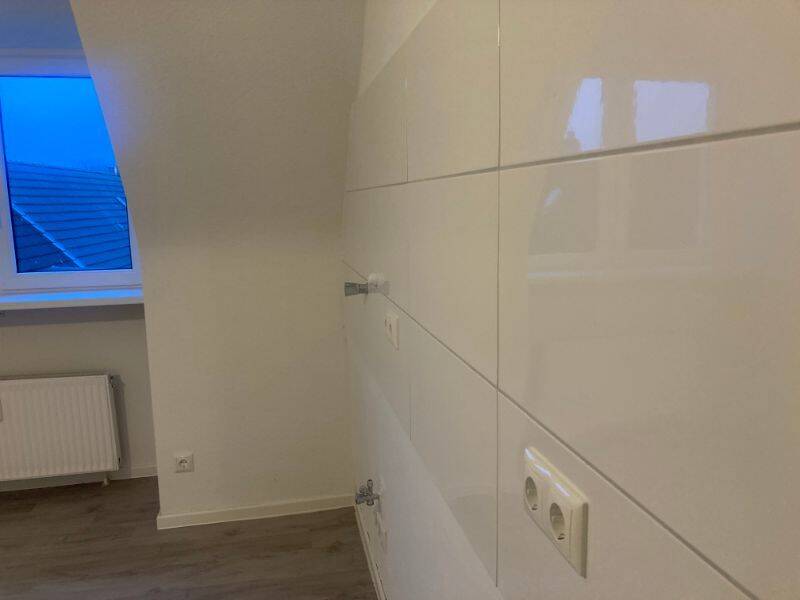 ** Modernisierte 2-Zi-Wohnung in zentraler Lage von Essen-Holsterhausen *, 45145 Essen (Frohnhausen Holsterhausen)