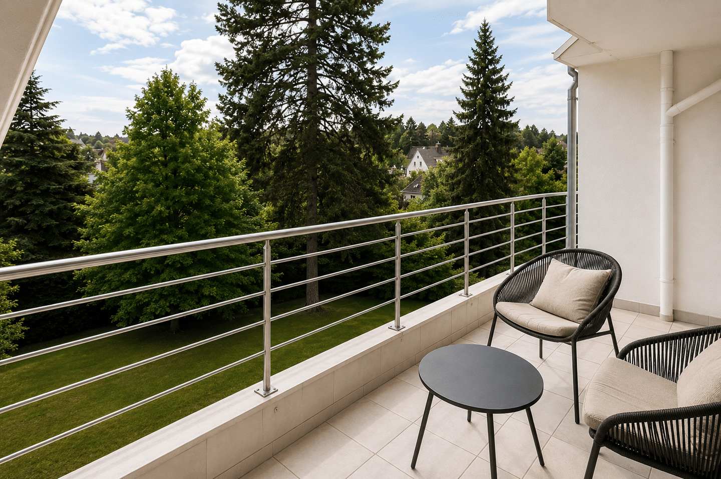 Helle 2-Zimmer-Maisonettewohnung mit großer Westterrasse in Steinbach, 61449 Steinbach (Taunus)