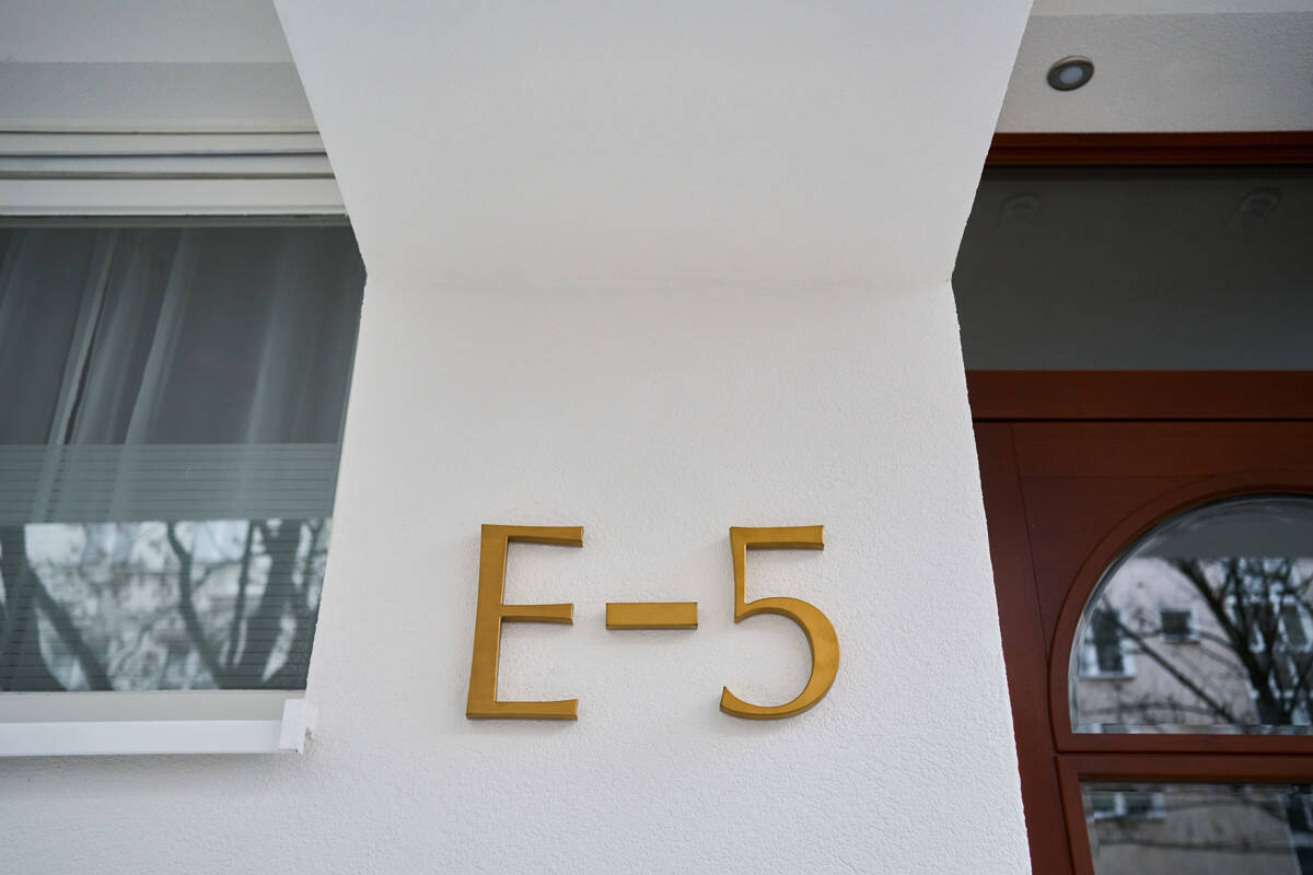 Charlottenburg: Eislebener Str: VERMIETETE 1-Zi-Whg, 40m² – 2.OG + SÜD-Balkon – kündbar in 9 Monaten, 10789 Berlin (Tempelhof-Schöneberg Charlottenburg Schöneberg Wilmersdorf)