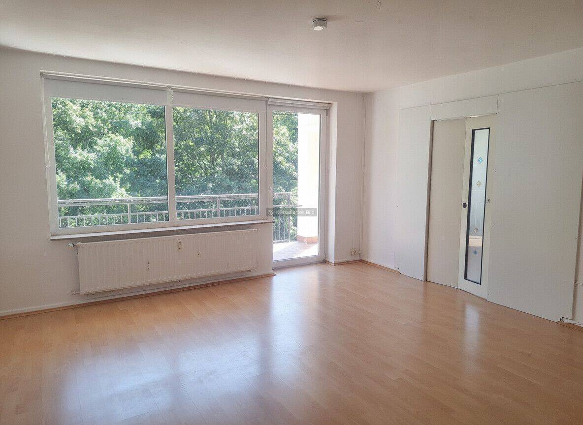 Lichtdurchflutete Wohnung mit grünem Ausblick und sonnigem Balkon, 35039 Marburg