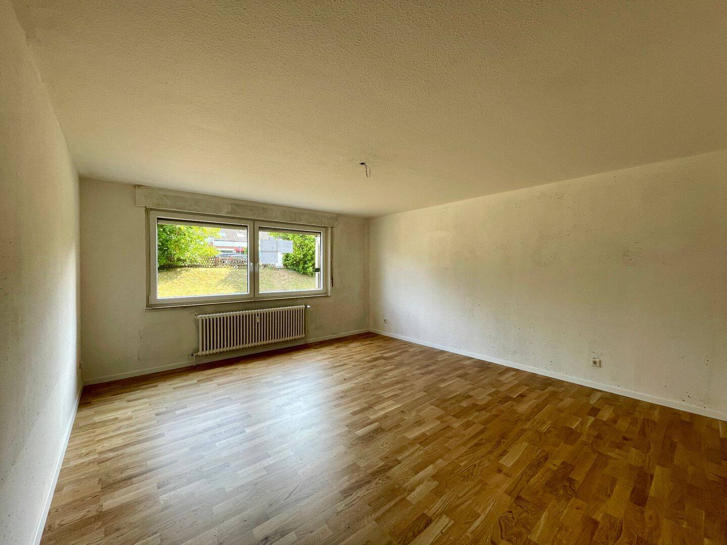 Schöne 4-Zimmer Wohnung mit Balkon und neuen Böden, 91074 Herzogenaurach