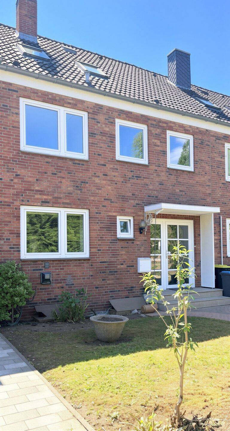 Neuer Preis: Ein Handwerkerhaus mit 4 Zimmern, Keller, Garten und 3 Zimmern Nutzfläche im Spitzboden, 24768 Rendsburg