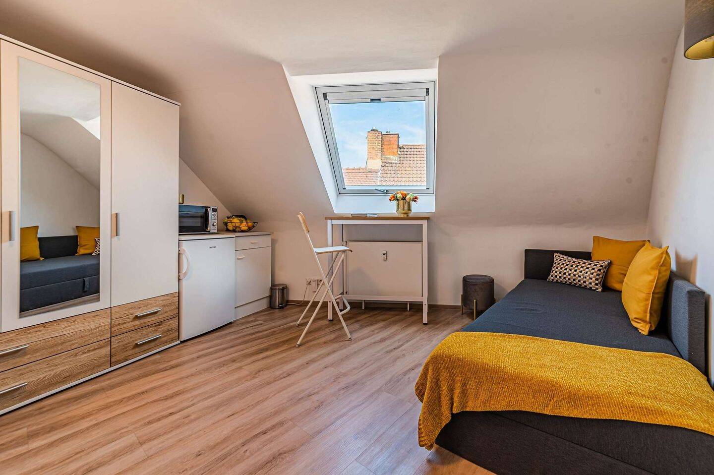 Sachsenhausen: saniertes, kleines Apartment in ruhiger Seitenstraße, 60594 Frankfurt am Main (Sachsenhausen)