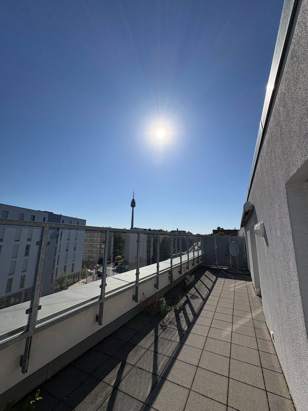 Exklusive Möblierte 2-Zimmer-Seniorenwohnung ab 60 Jahren mit großer Dachterrasse, Aufzug & Stellplatz, 90441 Nürnberg (Gibitzenhof Sandreuth Schweinau Werderau)