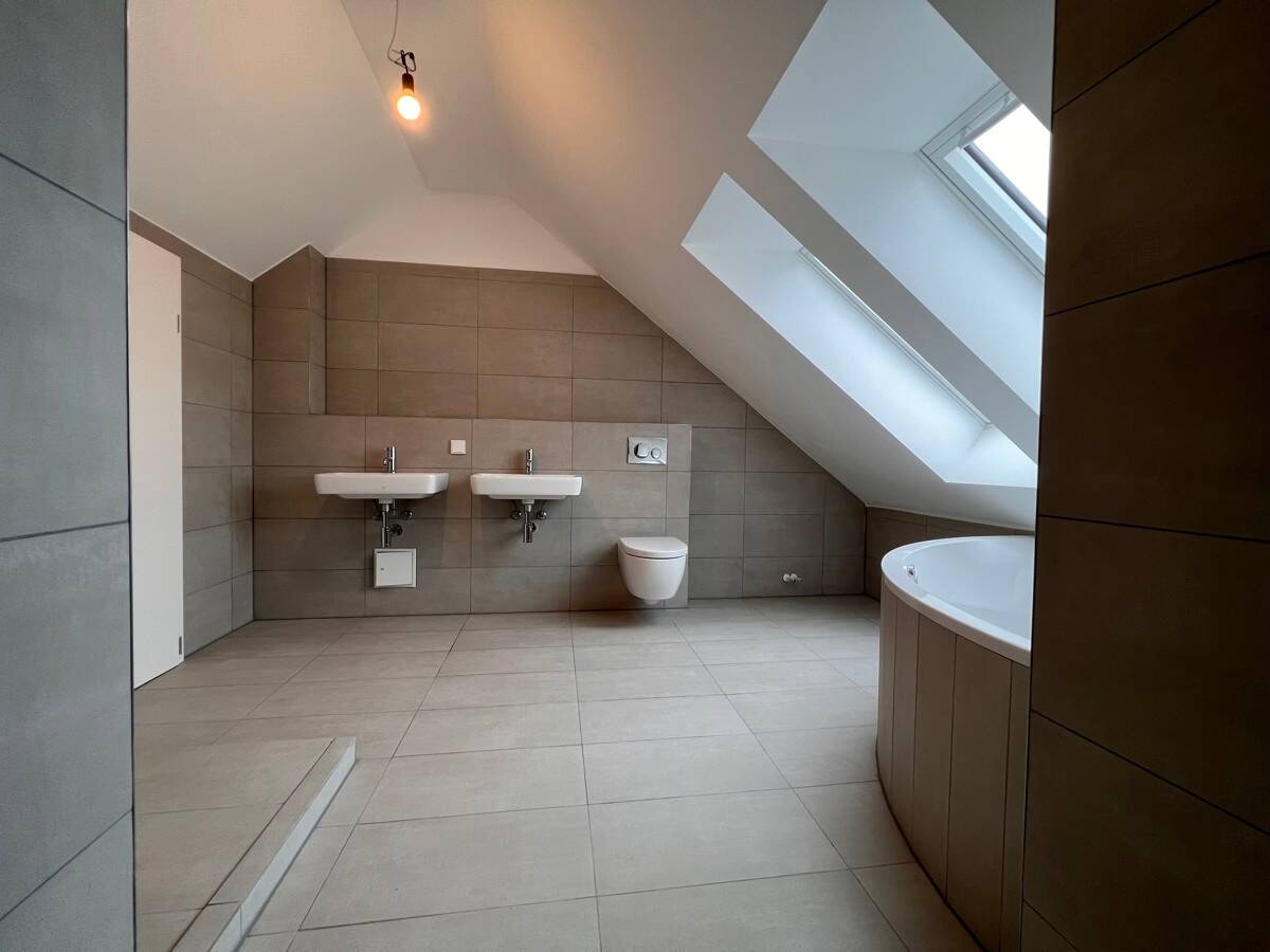 Zweitbezug: PENTHOUSE – 2 Etagen mit ca. 138 m² – 4-Zi, TERRASSE, 2 Bäder, TG, LUXUS per SOFORT, 13088 Berlin (Pankow)