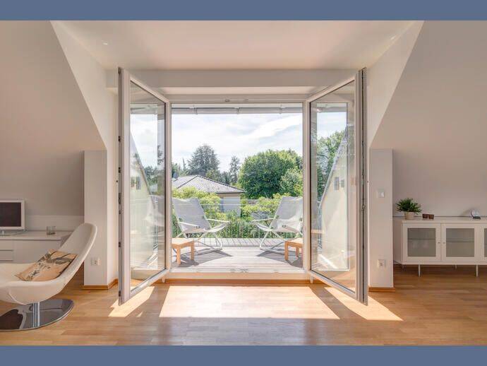 Möbliert: Helle 3-Zimmer Dachterrassenwohnung auf Zeit mieten, 80997 München (Allach-Untermenzing Moosach Pasing-Obermenzing)