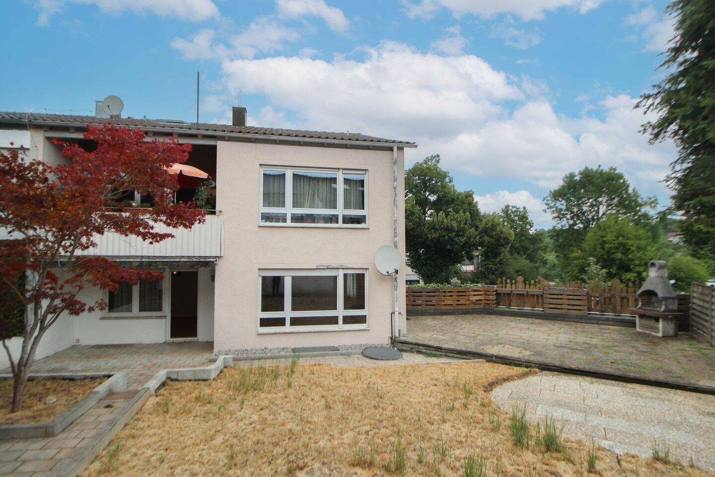 Viel Platz für Familie & Generationen – Haus mit 2 Wohnebenen, Terrasse, Balkon und Garten, 71332 Waiblingen